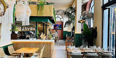 Saly Restaurant, Plazh